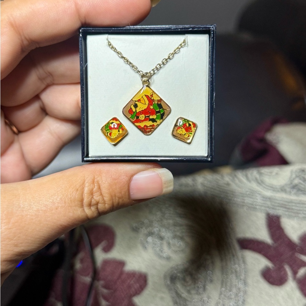 ‘70’s Antique Santa Chain with Pendant and Matching Earrings Set - Picture 3 of 13